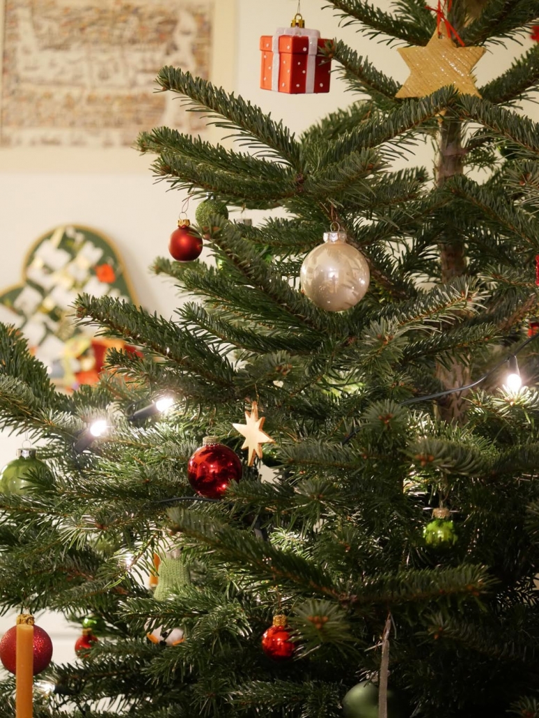 Idee zum Christbaum oder Weihnachtsbaum nostalgisch schmücken - Beispiel zum Weihnachtsbaum richtig schmücken