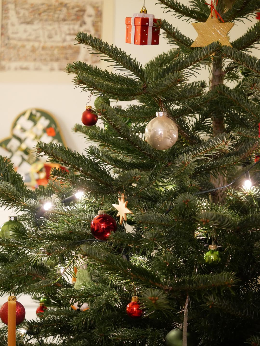 Weihnachtsbaum richtig schön schmücken - Ideen zum Fest