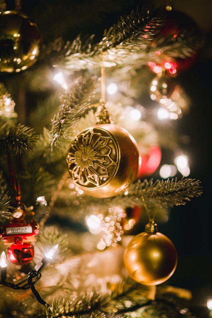 Idee zum Christbaum oder Weihnachtsbaum mit Vintage Glamour schmücken - Beispiel zum Weihnachtsbaum richtig schmücken