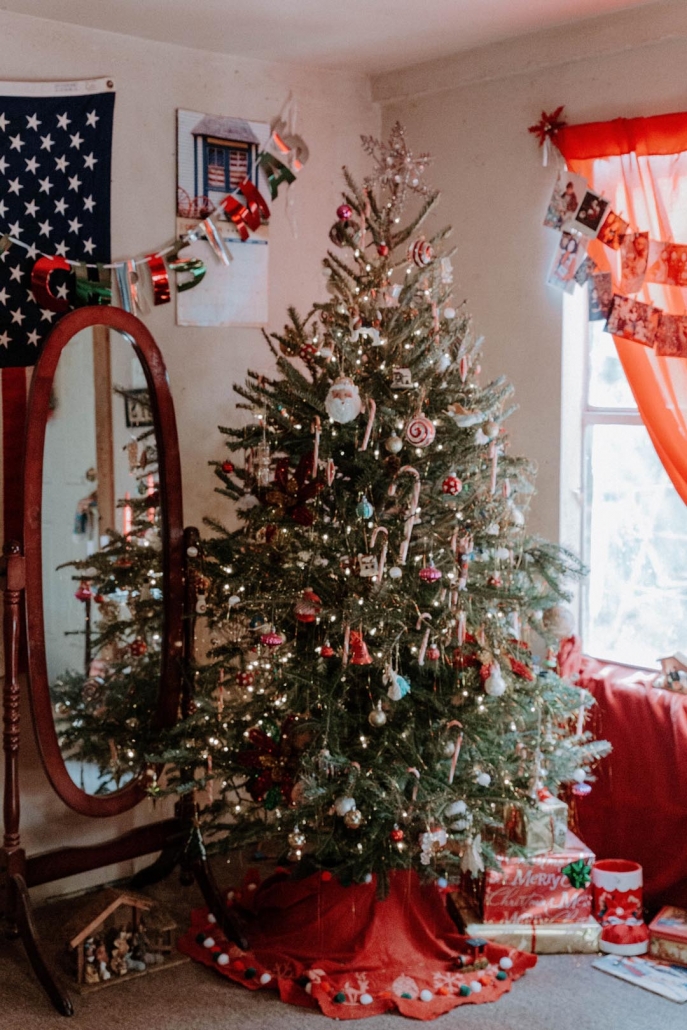 Idee zum Christbaum oder Weihnachtsbaum im Candy Cane Style schmücken - Beispiel zum Weihnachtsbaum richtig schmücken