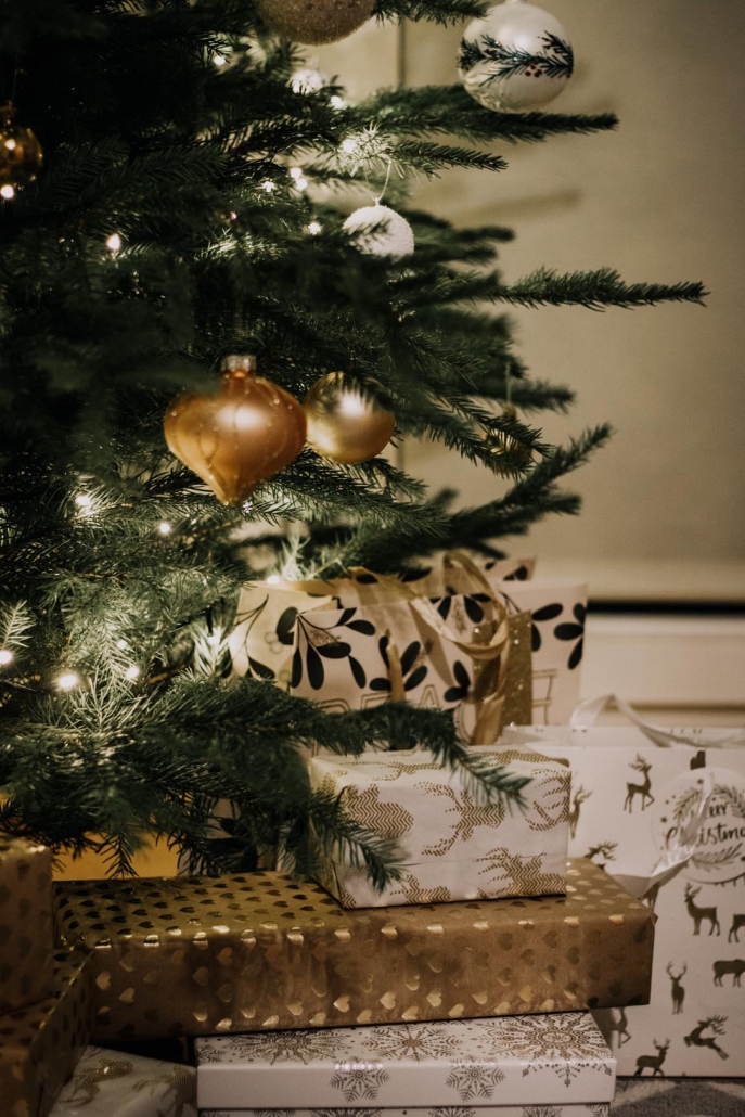 Idee zum Christbaum oder Weihnachtsbaum mit Vintage Glamour schmücken - Beispiel zum Weihnachtsbaum richtig schmücken