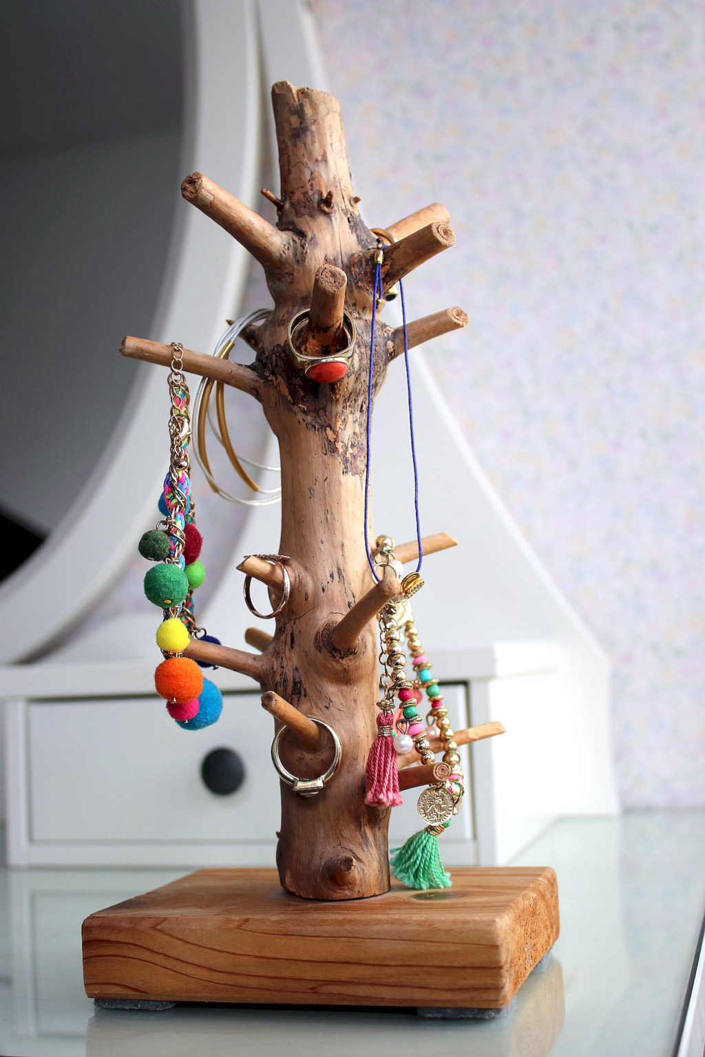 Einen Weihnachtsbaum-Schmuckständer basteln - Verband natürlicher