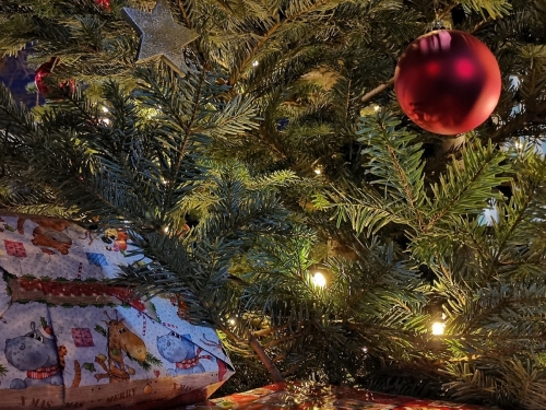 Weihnachtsbaumschmuck © Kollaxo